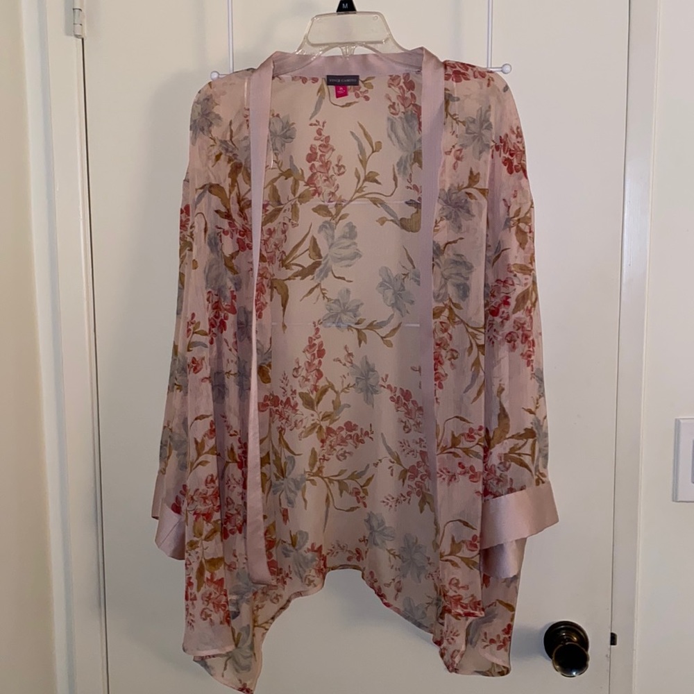 VINCE CAMUTO floral kimono